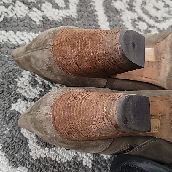 BELLE SIGERSON MORRISON Taupe Suede Ankle Boots Size 8 - Picture 6 of 8
